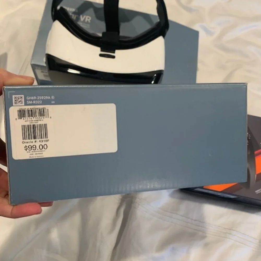 NEW SkullCandy, 2 GearVR Powered by Oculus and 1 Steelseries Stratus XL console